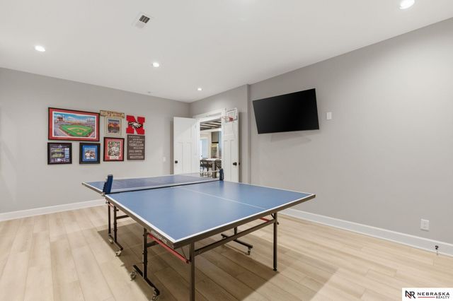 1606 S 221st Circle, Elkhorn, NE 68022