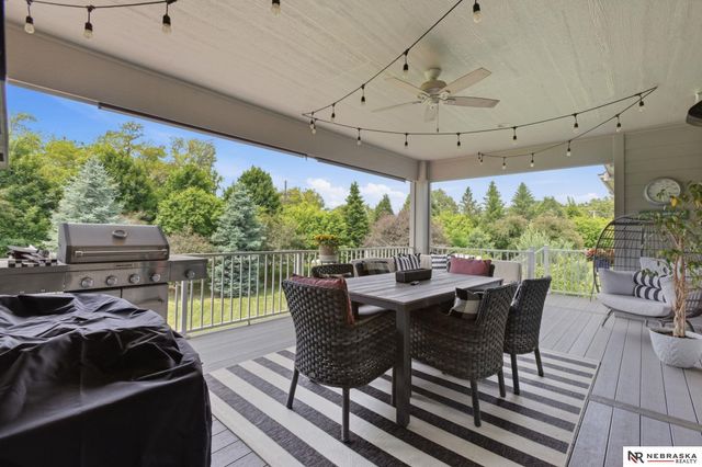 1606 S 221st Circle, Elkhorn, NE 68022