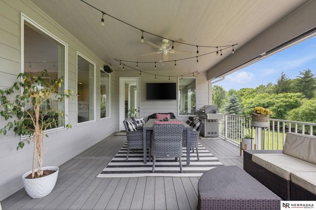 1606 S 221st Circle, Elkhorn, NE 68022