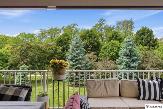 1606 S 221st Circle, Elkhorn, NE 68022