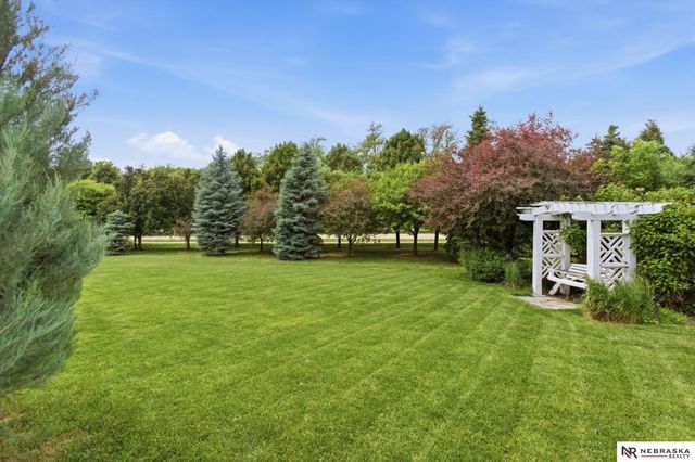 1606 S 221st Circle, Elkhorn, NE 68022