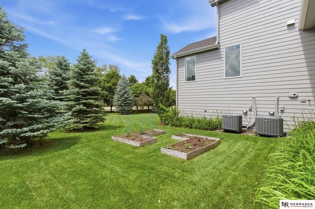 1606 S 221st Circle, Elkhorn, NE 68022