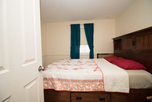 120 Amesbury St, Dracut, MA 01826