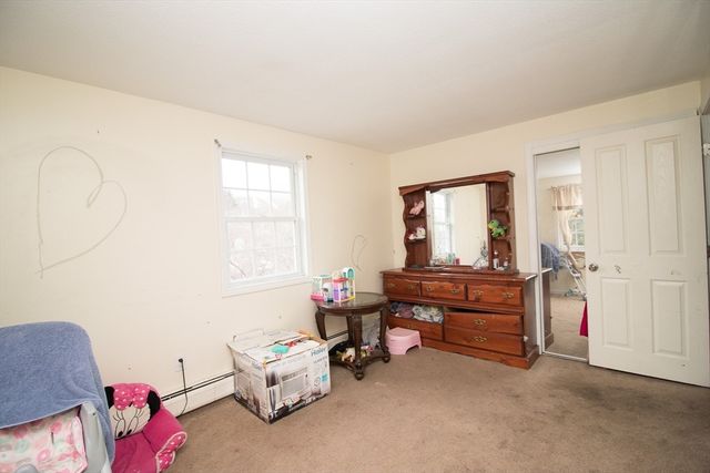 120 Amesbury St, Dracut, MA 01826