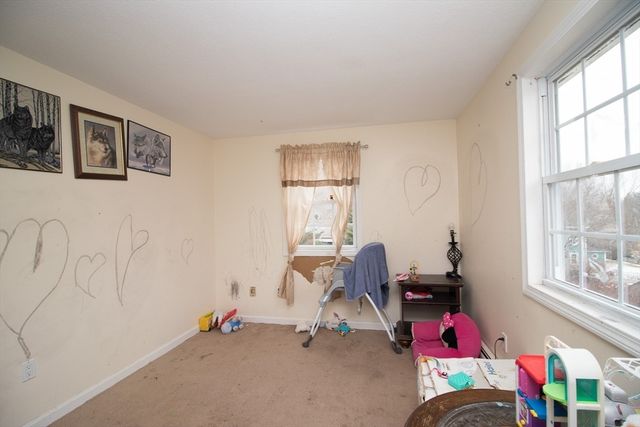 120 Amesbury St, Dracut, MA 01826