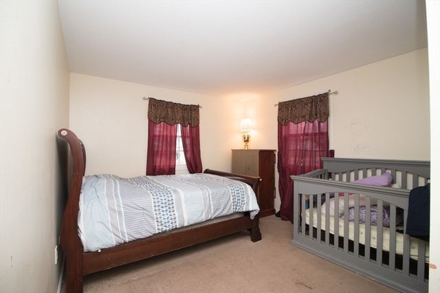 120 Amesbury St, Dracut, MA 01826