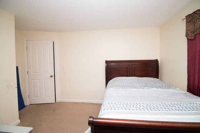 120 Amesbury St, Dracut, MA 01826