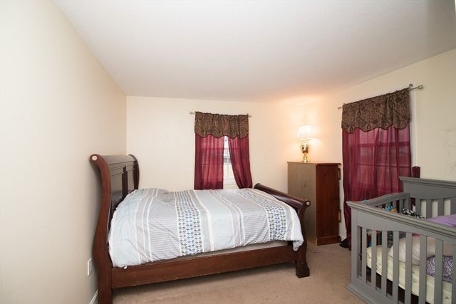 120 Amesbury St, Dracut, MA 01826