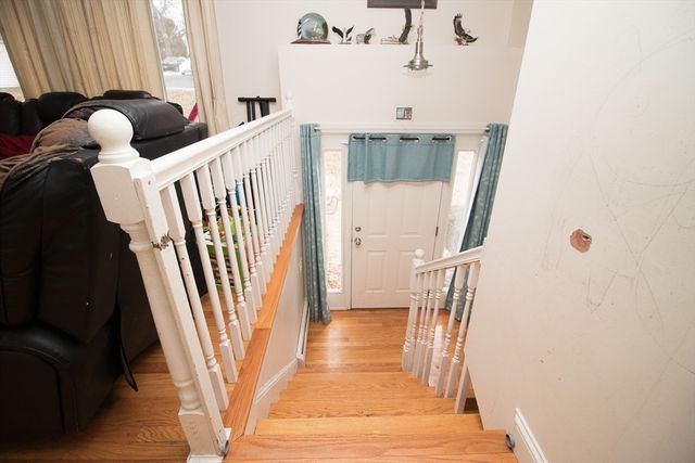 120 Amesbury St, Dracut, MA 01826