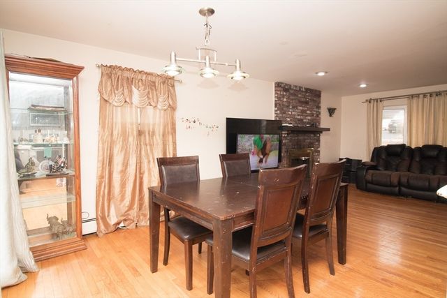 120 Amesbury St, Dracut, MA 01826