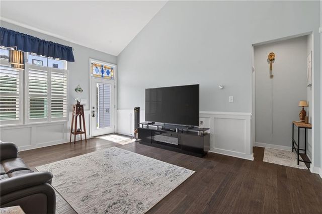 217 Kenny LN, Smithfield, VA 23430
