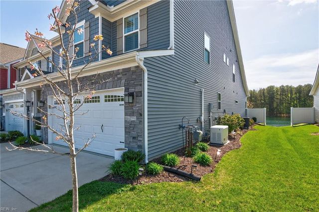 217 Kenny LN, Smithfield, VA 23430