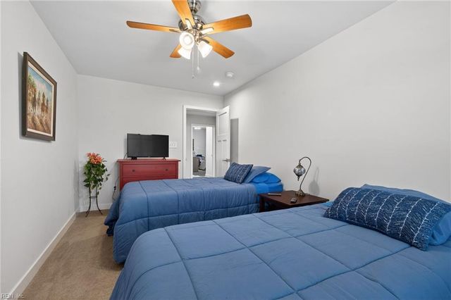 217 Kenny LN, Smithfield, VA 23430