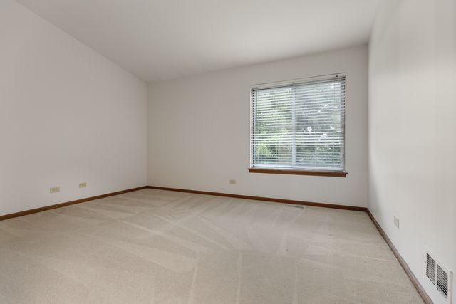 1791 BARNHILL Drive, Mundelein, IL 60060