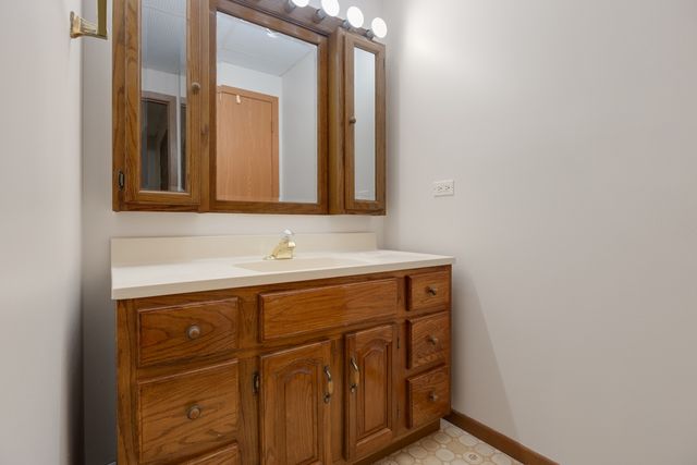 1791 BARNHILL Drive, Mundelein, IL 60060