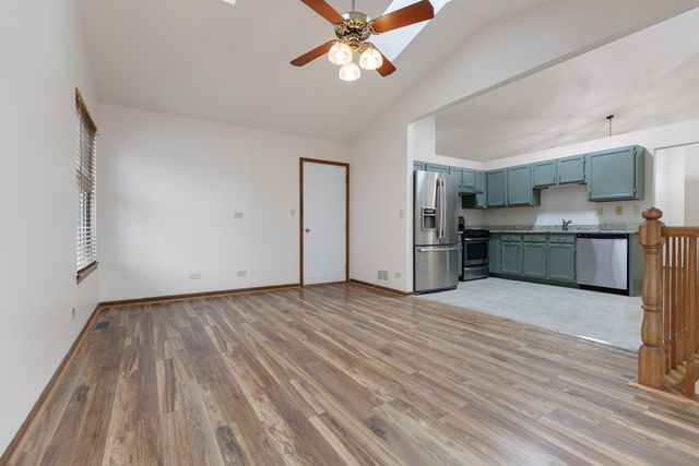 1791 BARNHILL Drive, Mundelein, IL 60060