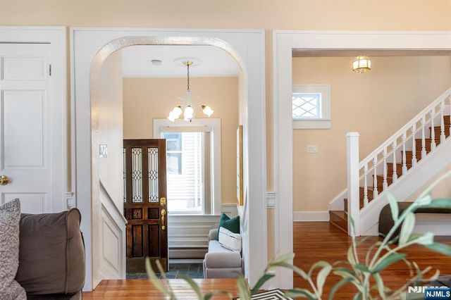 27 Edgewood Road, Bloomfield, NJ 07003