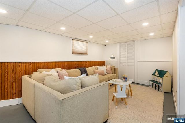 27 Edgewood Road, Bloomfield, NJ 07003