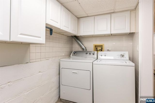 27 Edgewood Road, Bloomfield, NJ 07003