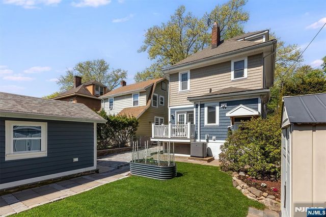 27 Edgewood Road, Bloomfield, NJ 07003