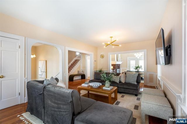 27 Edgewood Road, Bloomfield, NJ 07003