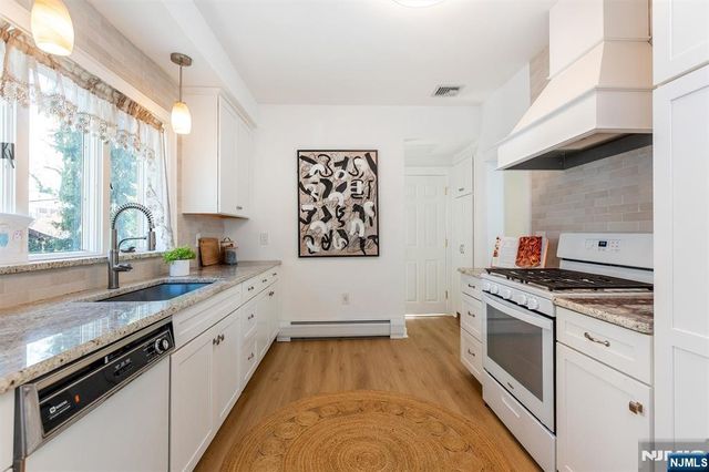 27 Edgewood Road, Bloomfield, NJ 07003