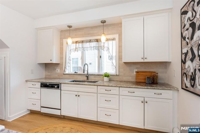 27 Edgewood Road, Bloomfield, NJ 07003