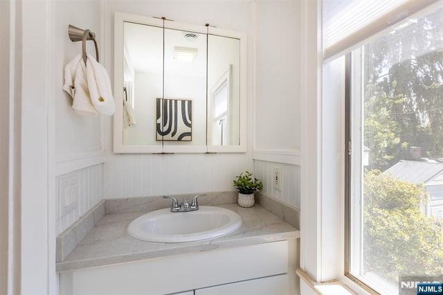 27 Edgewood Road, Bloomfield, NJ 07003