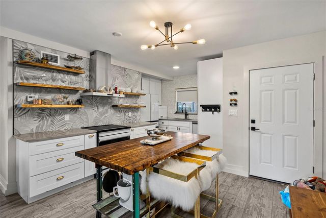 300 VENETIAN DRIVE 1, Clearwater, FL 33755