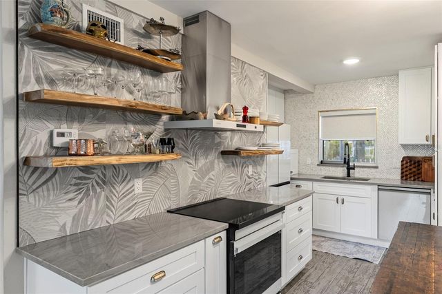 300 VENETIAN DRIVE 1, Clearwater, FL 33755