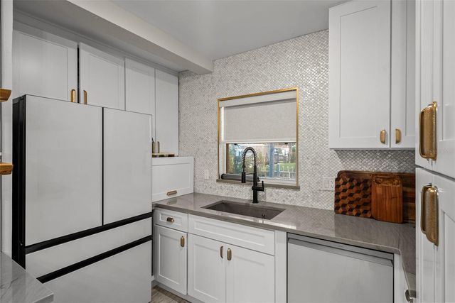 300 VENETIAN DRIVE 1, Clearwater, FL 33755