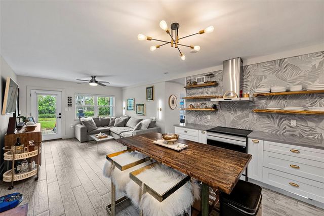 300 VENETIAN DRIVE 1, Clearwater, FL 33755