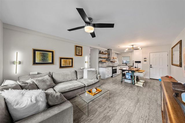 300 VENETIAN DRIVE 1, Clearwater, FL 33755