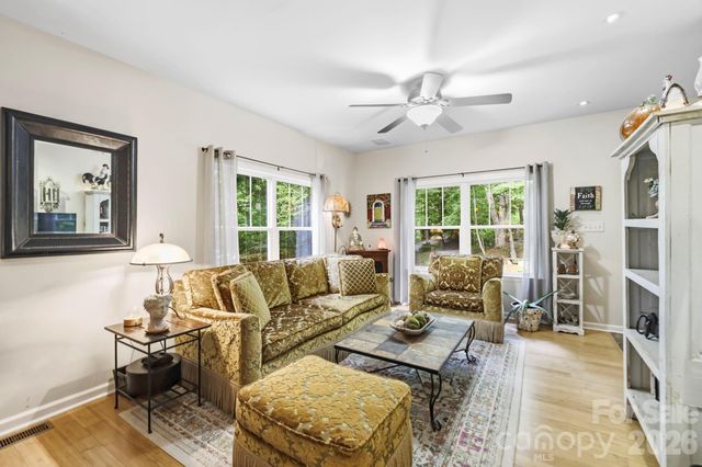 11 Old Patton Hill Road, Swannanoa, NC 28778
