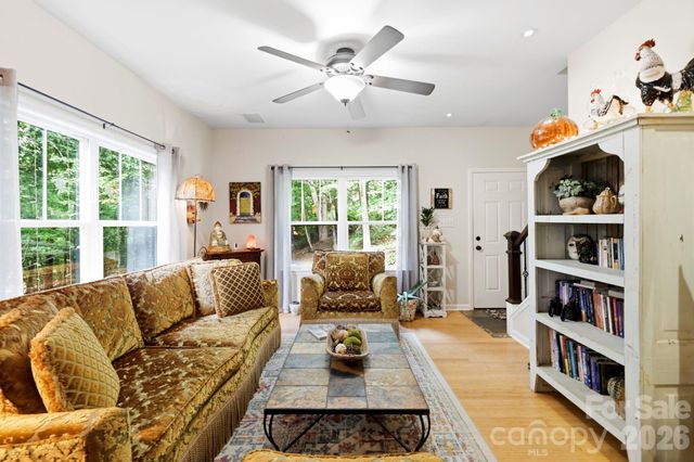11 Old Patton Hill Road, Swannanoa, NC 28778
