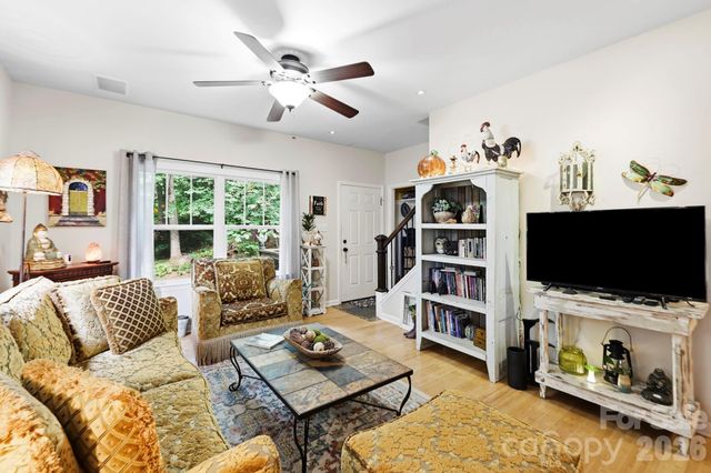 11 Old Patton Hill Road, Swannanoa, NC 28778