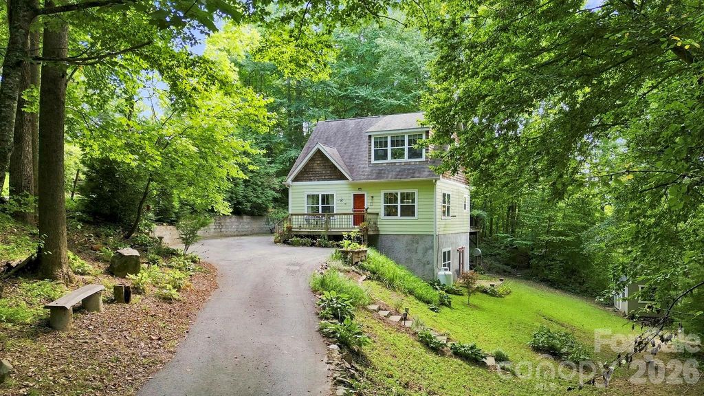 11 Old Patton Hill Road, Swannanoa, NC 28778