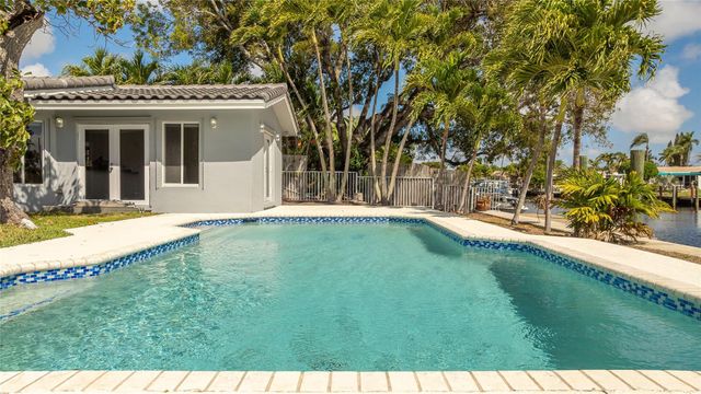 360 SE 5th Avenue, Pompano Beach, FL 33060