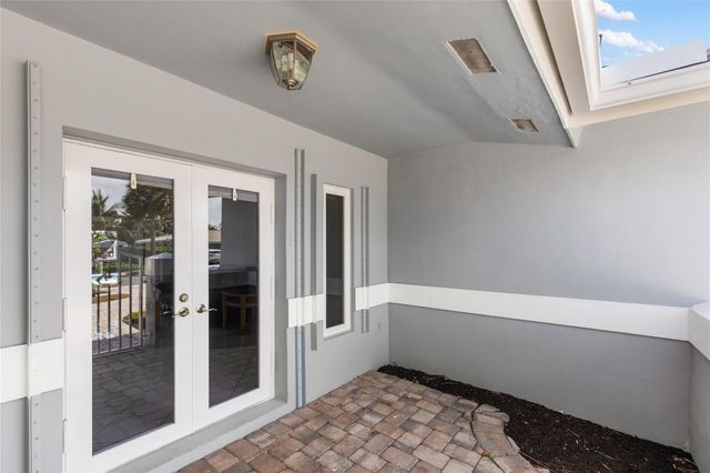 360 SE 5th Avenue, Pompano Beach, FL 33060