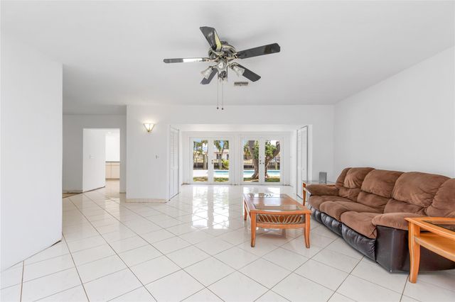360 SE 5th Avenue, Pompano Beach, FL 33060
