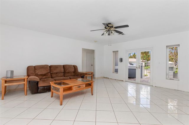360 SE 5th Avenue, Pompano Beach, FL 33060