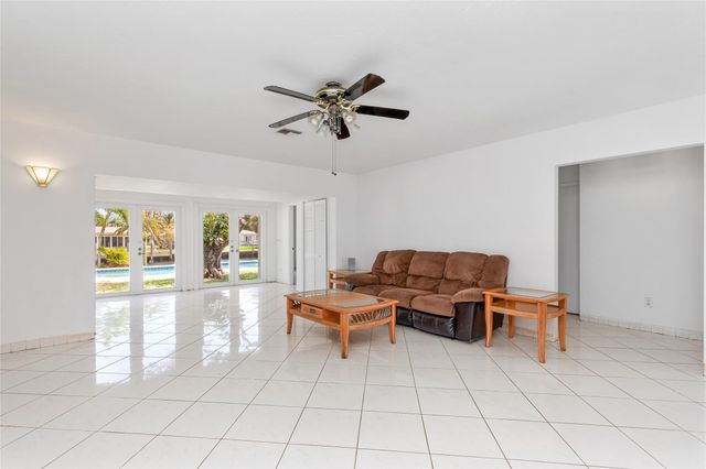 360 SE 5th Avenue, Pompano Beach, FL 33060