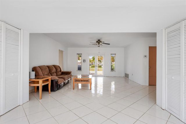 360 SE 5th Avenue, Pompano Beach, FL 33060