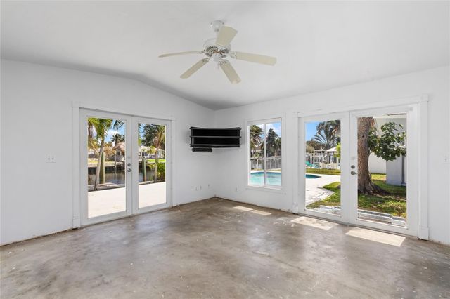 360 SE 5th Avenue, Pompano Beach, FL 33060