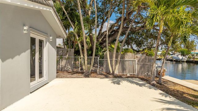 360 SE 5th Avenue, Pompano Beach, FL 33060