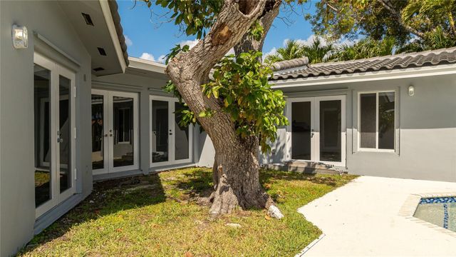 360 SE 5th Avenue, Pompano Beach, FL 33060