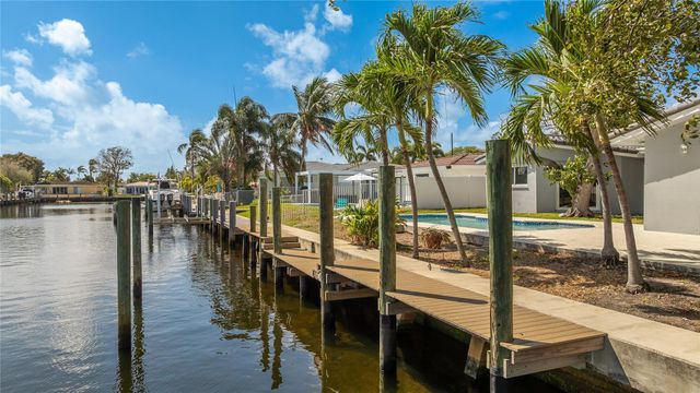 360 SE 5th Avenue, Pompano Beach, FL 33060