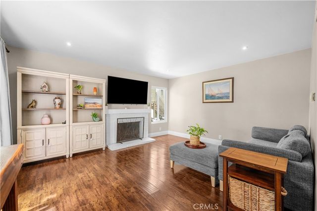 1410 Cabrillo Park, Santa Ana, CA 92701