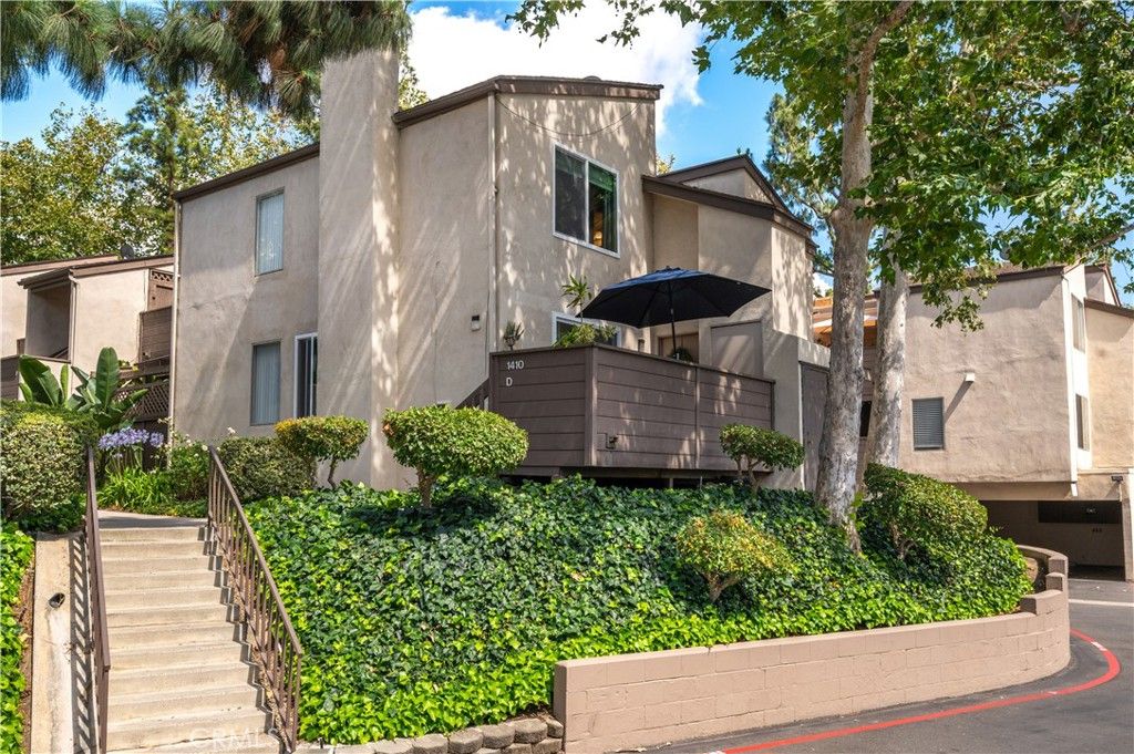 1410 Cabrillo Park, Santa Ana, CA 92701