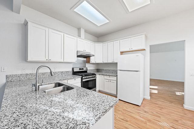 5060 Summerbrook Way, Sacramento, CA 95823